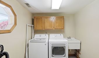 825 Queenswood Ct, Indianapolis, IN 46217