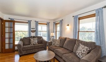 1049 Vine Ave, Riverside, IA 52327
