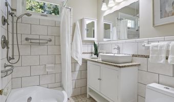 2323 N BURLINGTON St, Arlington, VA 22207