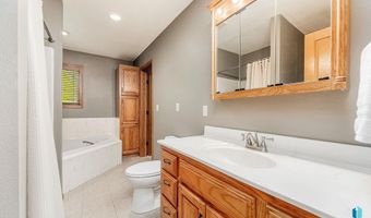 505 N Oak Ridge Rd, Brandon, SD 57005