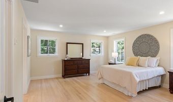 42 Hillside Ave, Bedford, MA 01730