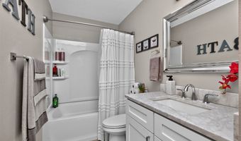 713 10th Ave NW, Altoona, IA 50009