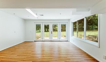 3999 Edmonton Ct, Ann Arbor, MI 48103