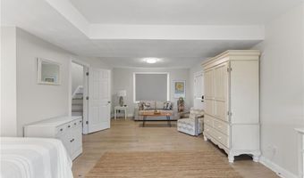39 Hope Ln, Narragansett, RI 02882