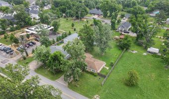 704 NW A St, Bentonville, AR 72712