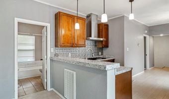 318 W Olive St, Aurora, MO 65605