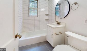1210 N KENILWORTH St 8, Arlington, VA 22205