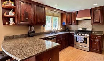 93 Provident Pl, Coventry, RI 02816