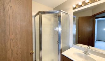 1111 Saint Andrews Ct, Algonquin, IL 60102