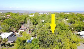 63 8th St, Apalachicola, FL 32320