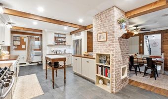 15 Chapel St, Ashburnham, MA 01430