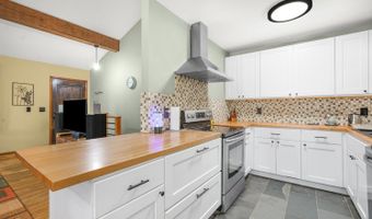 20151 S HENRICI Rd, Oregon City, OR 97045