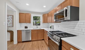 6010 BANGOR Dr, Alexandria, VA 22303