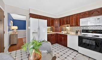 618 Running Creek Dr, Ballwin, MO 63021