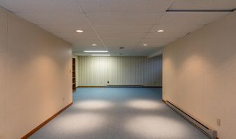 8 FIESTA Ct E, Appleton, WI 54911