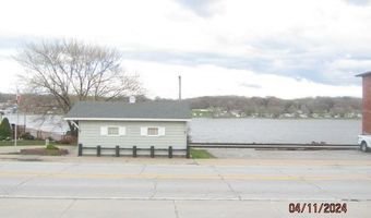 538 N CODY Rd, Le Claire, IA 52753