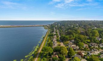 128 Eustis Ave, Newport, RI 02840