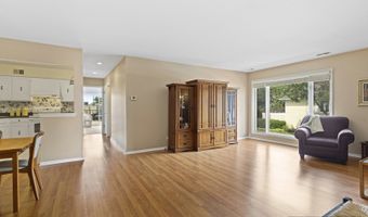 1860 W Surrey Park Ln 2B, Arlington Heights, IL 60005