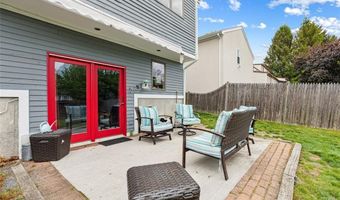 93 Church St, Barrington, RI 02806