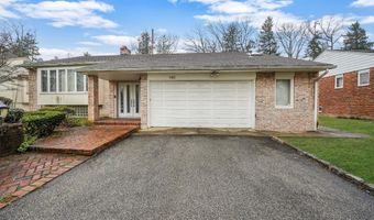 140 Dogwood Rd, Albertson, NY 11576