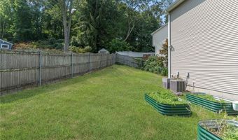 16 Taylor Ln, Warwick, RI 02886