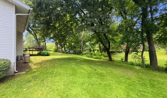 4 Laurel Dr, Albany, NY 12211