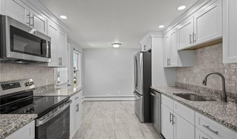 3 Creighton Pl, Coventry, RI 02816