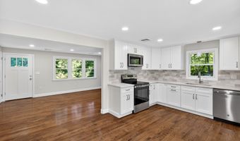 41 Piscitello Dr, Branford, CT 06405