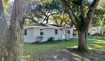 542 Demontluzin Ave, Bay St. Louis, MS 39520