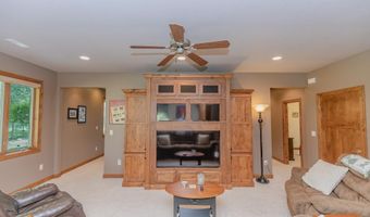 932 Emerald Pines Dr, Arnolds Park, IA 51331
