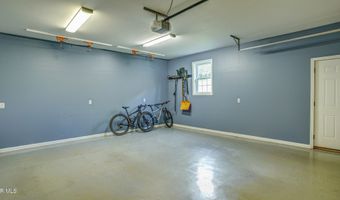 17500 Bridle Dr, Abingdon, VA 24210