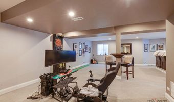 705 N Kaspar Ave, Arlington Heights, IL 60004