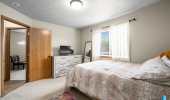 504 Adam Ave, Baltic, SD 57003