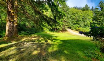 17285 Rustic Ln, Brookings, OR 97415