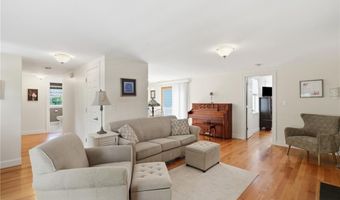 336 Dover Ave, East Providence, RI 02914