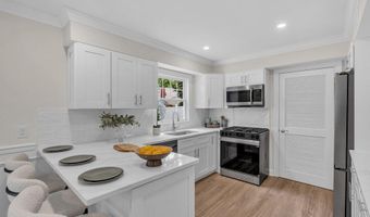 8 Imperia Pl, Aberdeen, NJ 07747