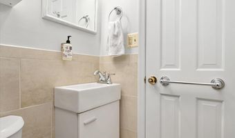 1260 MASTERS Dr, Arnold, MD 21012