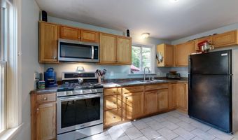 232 Lake St, Auburn, ME 04210