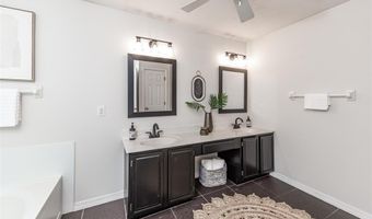 1048 Oak Glen Cir, Ballwin, MO 63021