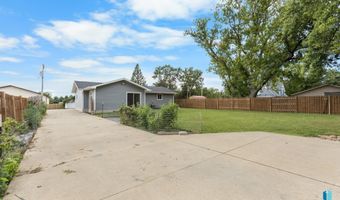 306 E Maple St, Beresford, SD 57004