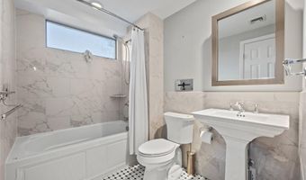 11 Searingtown Rd, Albertson, NY 11507