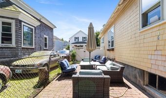 4 Findlay Pl, Newport, RI 02840