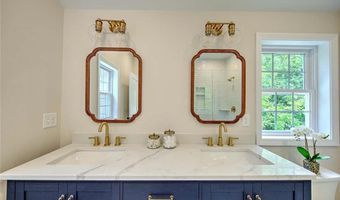 1 Cheshire Dr, Barrington, RI 02806