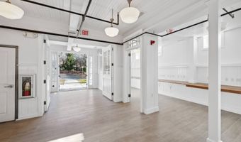 11 Indian Wells Hwy, Amagansett, NY 11930