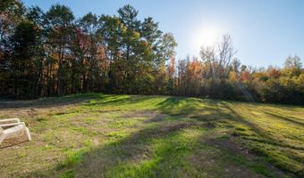 3 Back Rd, Abbot, ME 04406