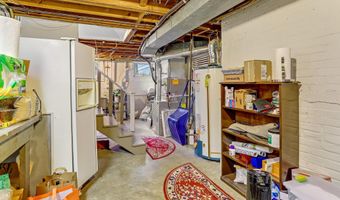 2700 N DINWIDDIE St N, Arlington, VA 22207