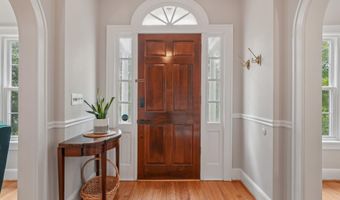 1805 ARMY NAVY Dr, Arlington, VA 22202