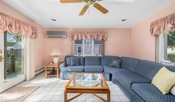 154 Chapmans Ave, Warwick, RI 02886