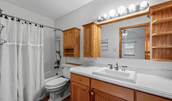 300 Pintail Cir, Altus, OK 73521