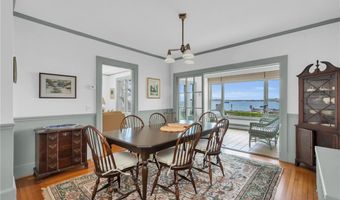 4 Van Zandt Ave, Newport, RI 02840